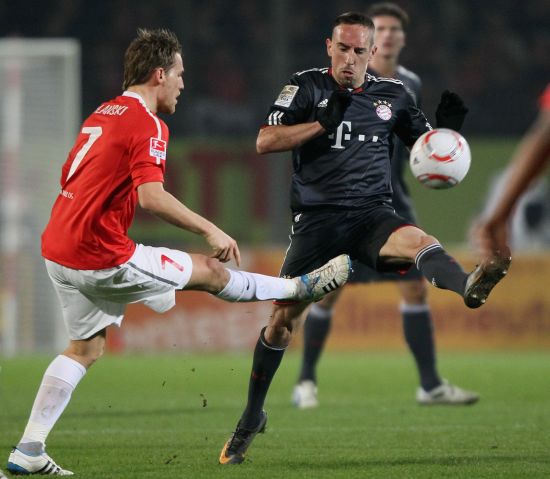 绩宣布了自 绩宣布了自